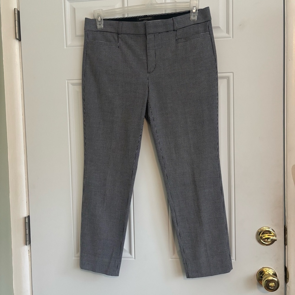 ❤️2/$15 or 3/$21❤️Banana Republic Sloan Fit B/W Checkered Slim Pants, Size 8